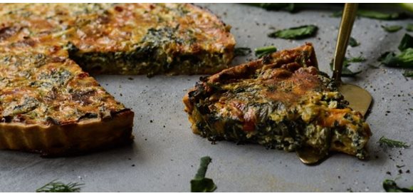 Tart with cheese and spinach