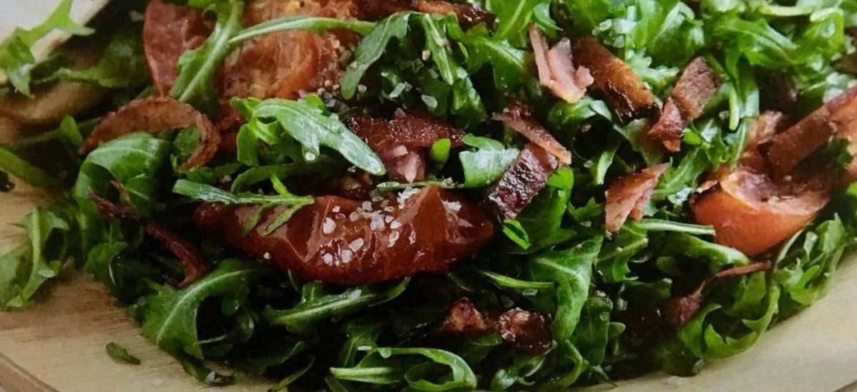 Green salad with pork pancetta